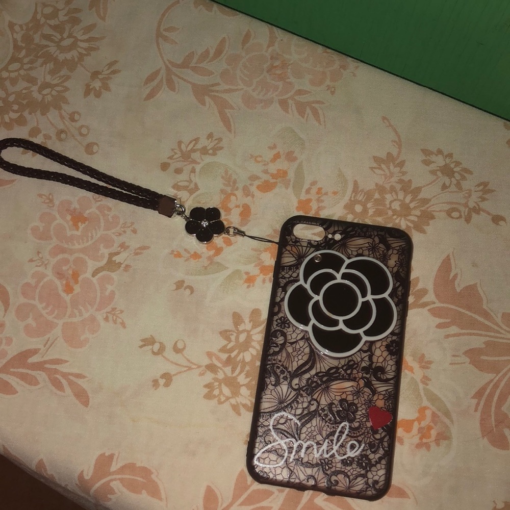 Black iPhone 8+ case👄😊🌸🌺🌈